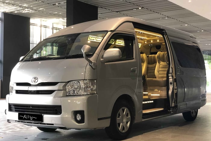 SG Private Airport / Cruise Transfer dans un minibus de 13 places