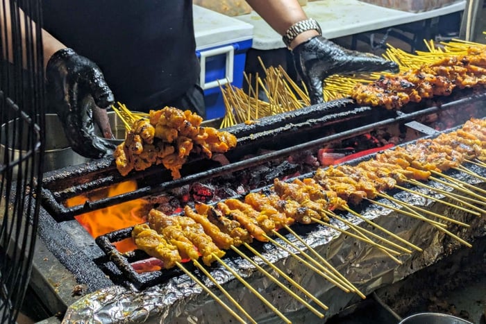 Singapore Hawker Food Masterclass Tour Led by an Ex-Chef