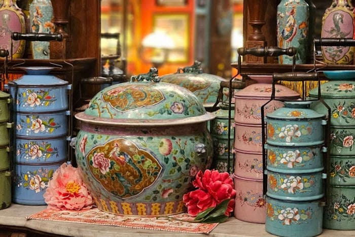 Singapore: Peranakan Culture, Cuisine & Hidden Treasures