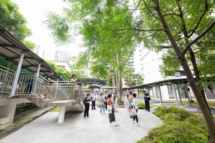 Singapore: Private Public Housing & Local Life Walking Tour