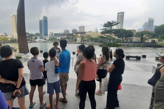 Singapore River Walking Tour With Experienced Local Guide