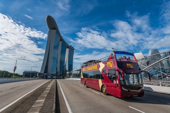 Singapur: tour con paradas libres en autobús turístico descapotable