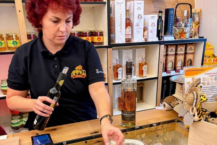 Bratislava: 30 Minute Mead and Honey Tasting Experience