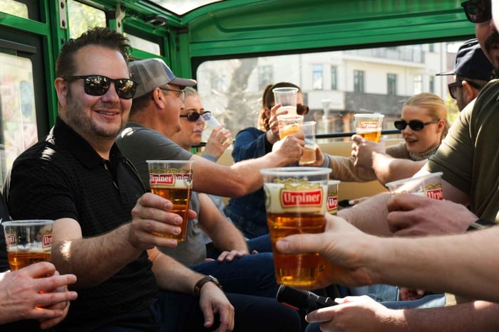 Bratislava: Bus City Tour-Unlimited Drinks,Prosecco,Beer