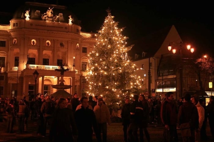 Kerstmarktrondleiding in Bratislava met een lokale gids