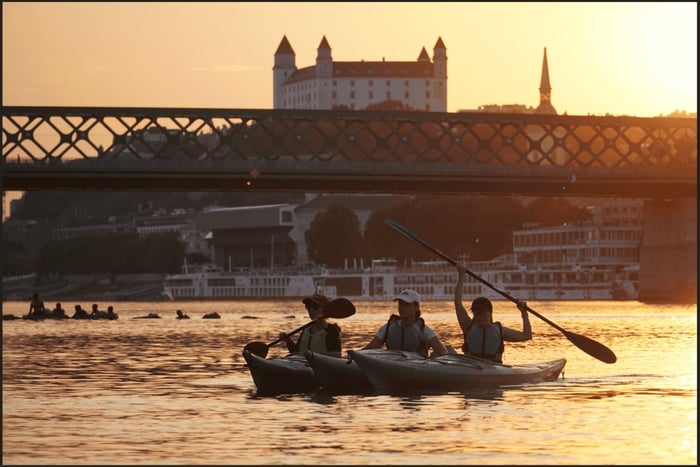 Bratislava: Danube River Kayak Tour with Instructor