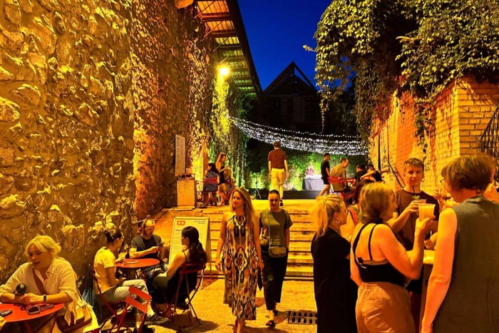 Bratislava: Old Town & UFO Bridge Evening Walking Tour