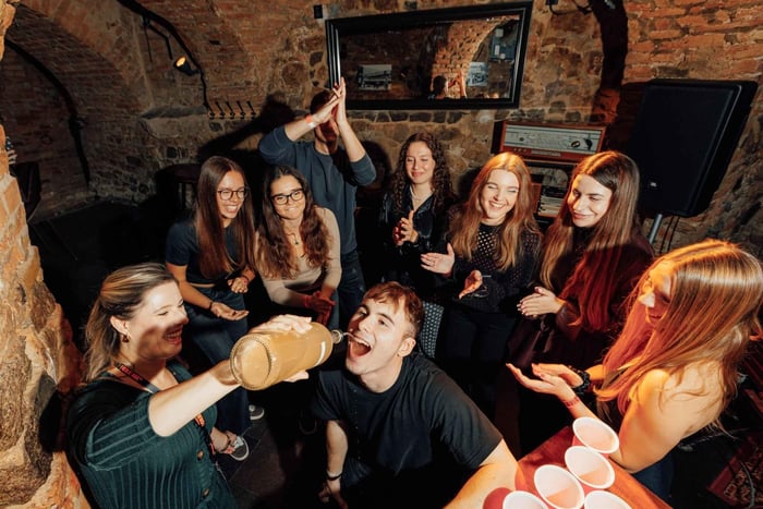 Tour de bares por Bratislava con 1 hora de bebidas ilimitadas
