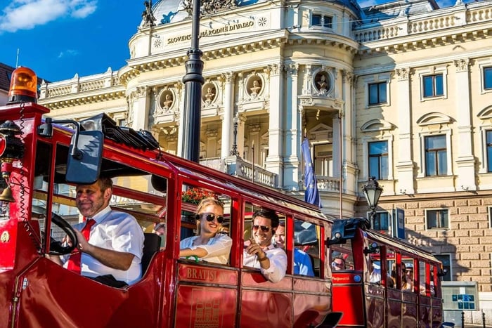 Bratislava: Bratislavassa: Sightseeing Bus Tour