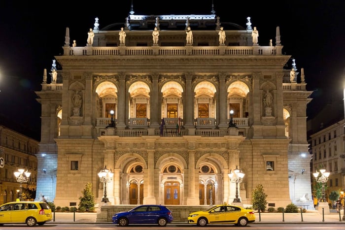 Budapest Night Lights Tour & Folk Music Performance