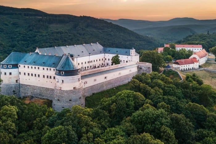 Castles, Čičmany & Bratislava