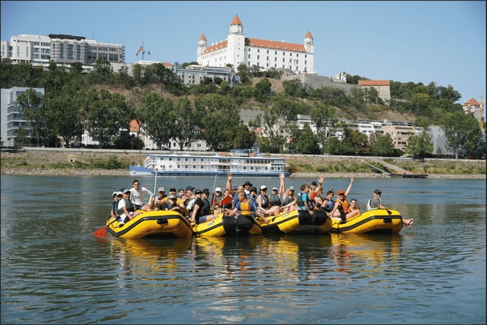 Centro di Bratislava: tour guidato di rafting sul Danubio