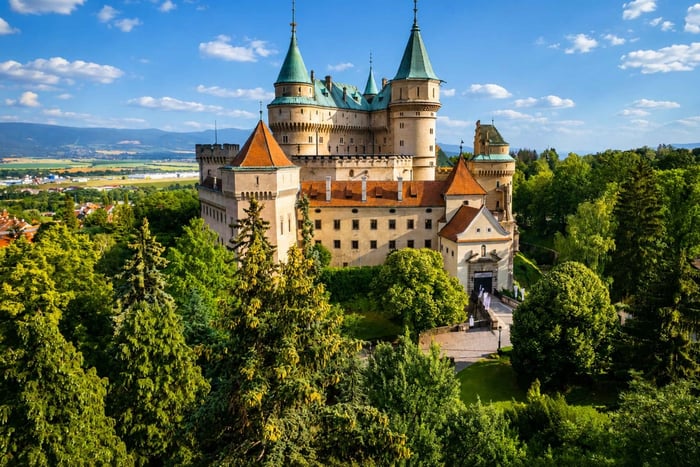 Från Bratislava: Dagsutflykt till slott i Beckov, Trenčín och Bojnice