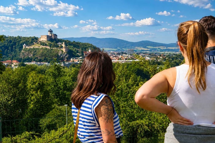 From Bratislava: Čičmany, 2 Castles & High Tatras Day Tour