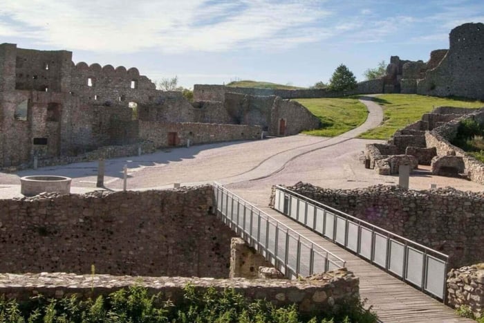 From Bratislava: Devin Castle & Iron Curtain Half-Day Tour