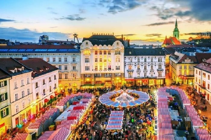 Fra Wien: Privat dagstur til Devin Slot og Bratislava