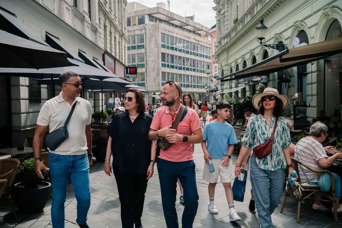 Vienna to Bratislava: City Tour with Lunch or Tasting
