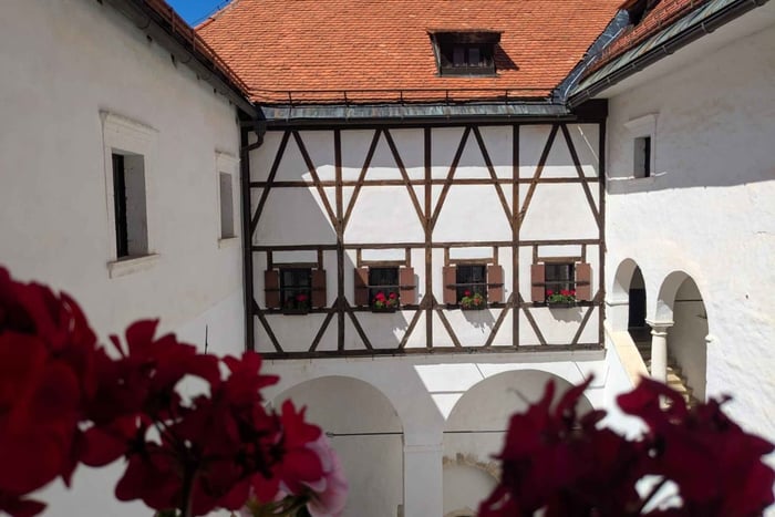 From Ljubljana: East Slovenia Backroads Tour with Meal