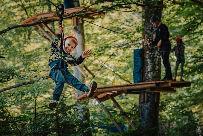 Eintrittskarte für den NOD Adventure Park mit 5 Parcours und Ziplines