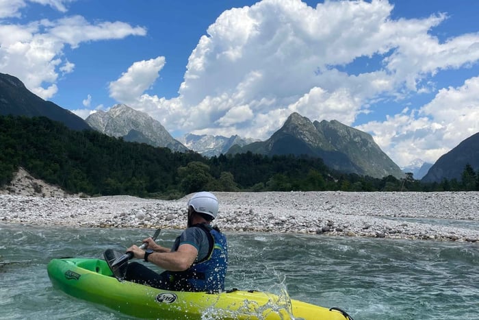 Kayak privé sur la Soča avec guide sLOVEenian et photos gratuites