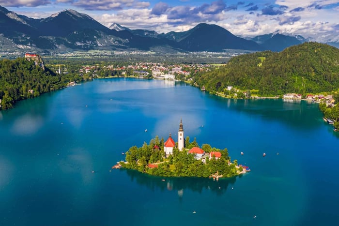 Depuis Ljubljana : Grotte de Postojna, château de Predjama et lac de Bled