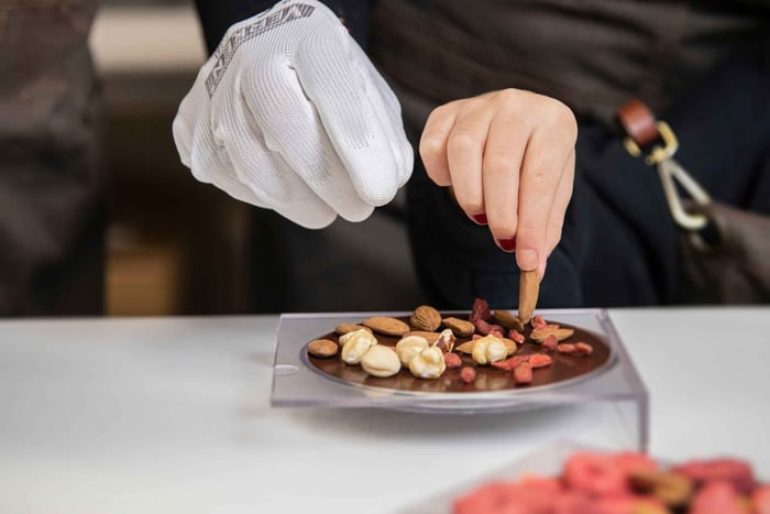 laboratorio di cioccolato con degustazione e preparazione di una barretta