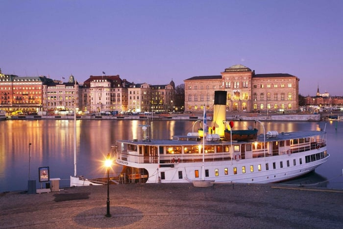 4-stündige Städtetour mit Guide für Kleingruppen inkl. Transfer + Vasa
