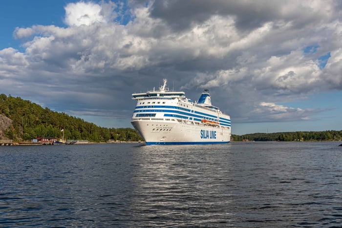 Helsingfors-Stockholm enkel kryssning med övernattning och hytt