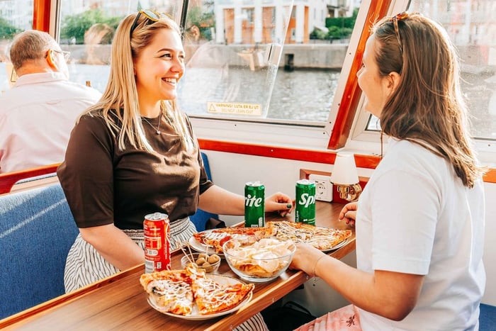 Pizzabuffetsejltur med smuk udsigt
