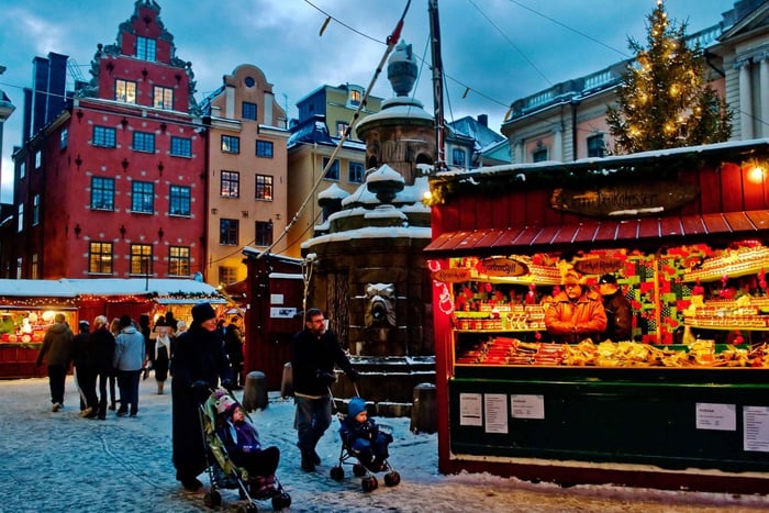 Weihnachts-Rundgang mit Lichtern, Markt und Leckereien