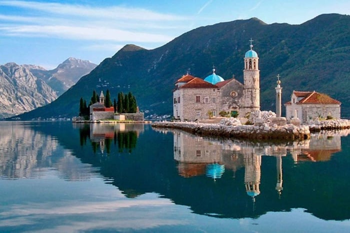 Escursione di un giorno in Montenegro e breve crociera in barca nella baia di Kotor