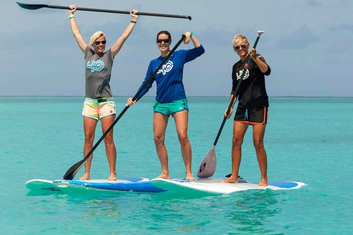Maroochydore: Grupplektion i ståpaddling