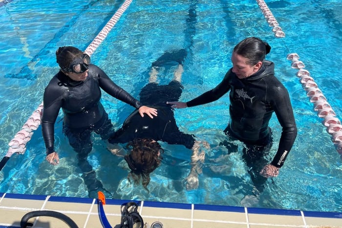 Kurs PADI Freediving w basenie Kawana