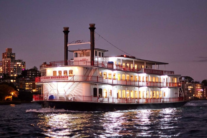 Sídney: paseo en barco con cena de Navidad y espectáculo de cabaret