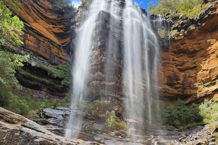 From Sydney: Blue Mountains Tour with Waterfall Walk & Lunch