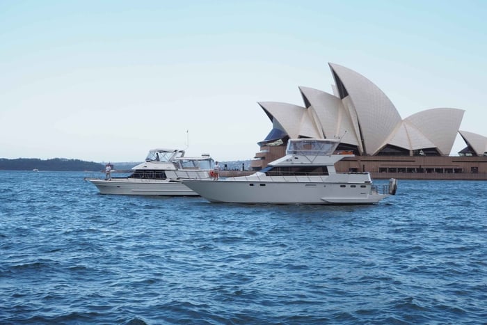 Sydney : Croisière commentée le matin et visite panoramique de la ville l'après-midi.