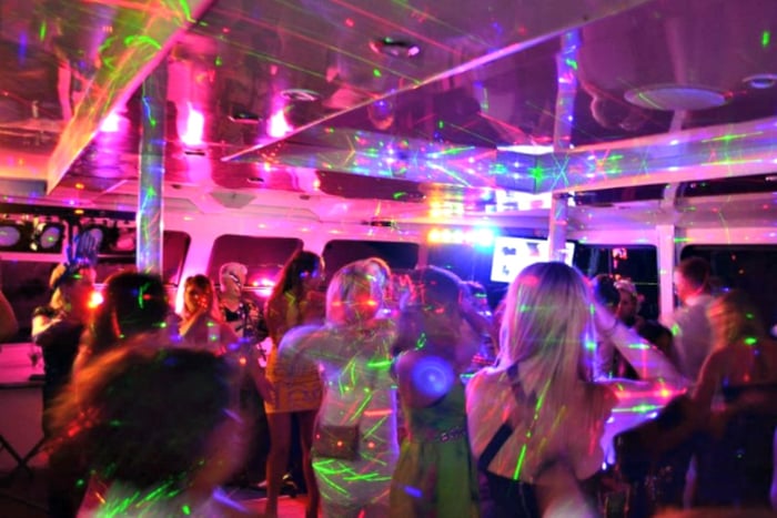 Sydney: Rock N Retro Hits Cruise med buffé och DJ