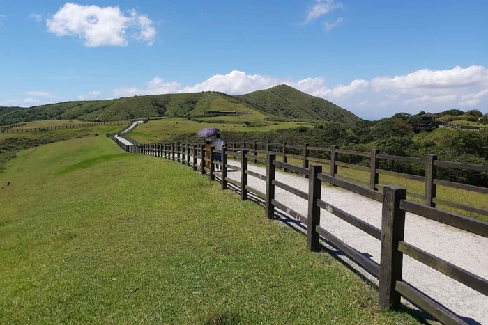 From Taipei: Beitou and Yangmingshan National Park Day Tour