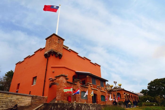 Tour privato di Tamsui e Bali al tramonto con traghetto e monopattino elettrico