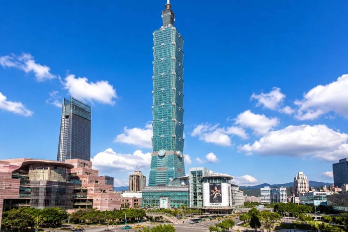 Taipei 101 & Xinyi District: From Skyscraper to Modern Life