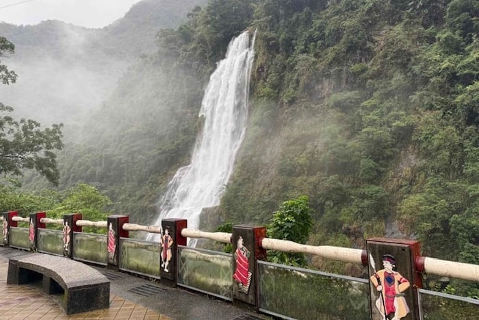 Taipei: Neidong Forest, lyxig varm källa och åktur med Bitan-båt