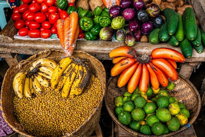 Arusha: Traditional Dance & Local Market Tour with Lunch