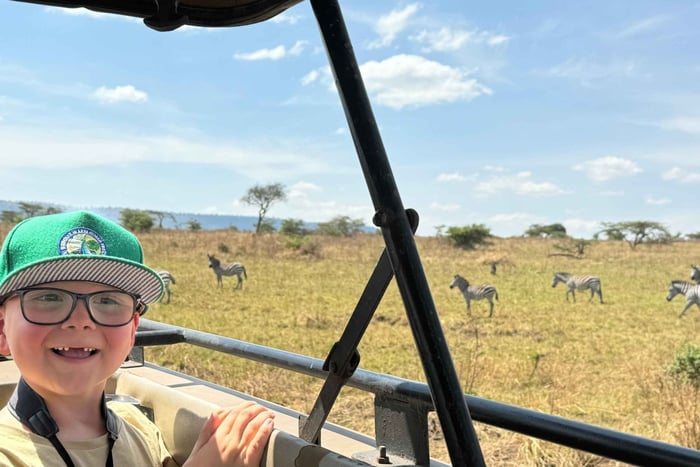 Desde Zanzíbar: safari de 2 días por el parque del Serengueti con vuelos