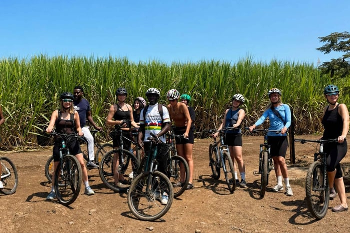 Moshi: tour guiado en bicicleta con almuerzo y visita al bosque