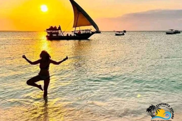 Nungwi/Kendwa: Sunset Dhow Cruise with Traditional music