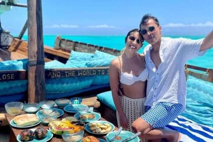 Zanzibar: Blue Lagoon Dhow Cruise and Beach Dinner