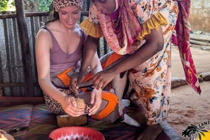Zanzibar: Home cooking class with local mama.
