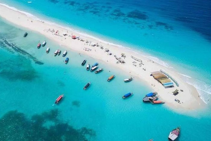 ZANZIBAR: Prison Island & Nakupenda Tour with Seafood Lunch