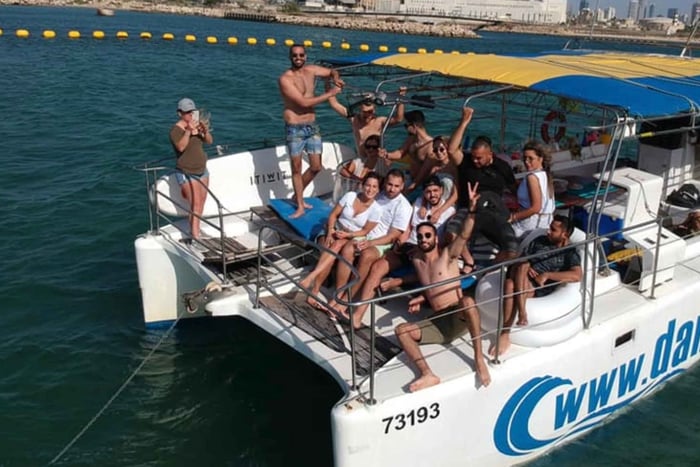 Skyline Boat Cruise ja pysähdys vesiaktiviteetteja varten