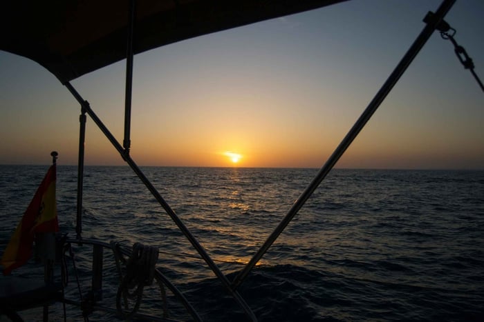 Cádiz: Sunset Sailboat Ride